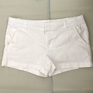 Women’s white short shorts, size 29